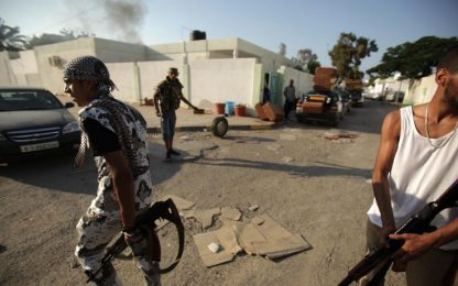 La caccia a Gheddafi si sposta a Sirte, bombe sul bunker