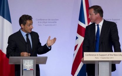 Sarkozy e Cameron in Libia: "Il lavoro non è ancora finito"
