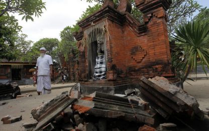 Indonesia, terremoto a Bali: turisti in fuga dagli hotel