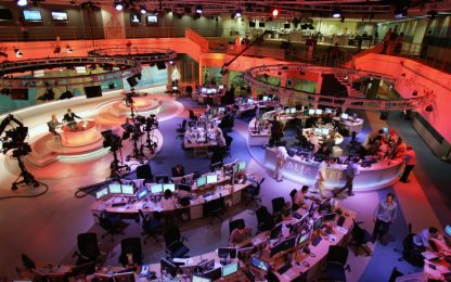 Al Jazeera compie 15 anni: viaggio negli studi del Qatar