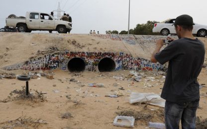 Libia, Gheddafi e il figlio sepolti in una località segreta