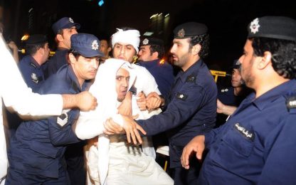 Proteste, ora tocca al Kuwait: assaltato il parlamento