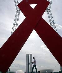 Diminuiscono i contagi, ma in 34 milioni vivono con l'Hiv