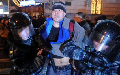 Russia, dopo il voto continuano gli scontri e gli arresti