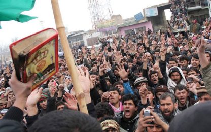 Kabul, proteste per rogo del Corano. Chiusa l’ambasciata Usa