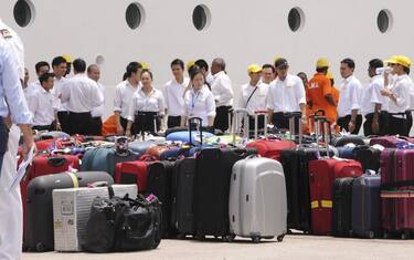 Costa Allegra, dopo l'odissea per molti la vacanza continua