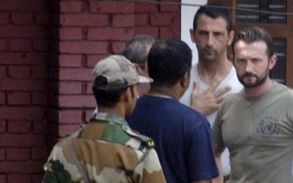 Marò, il premier indiano a Monti: "Esclusa la pena di morte"