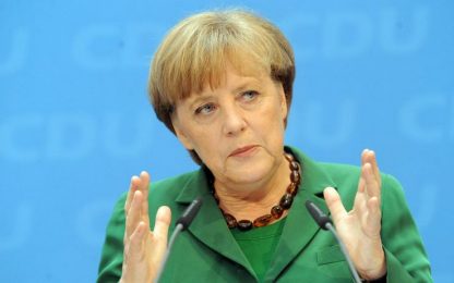 Germania, paura per la Merkel: si frattura il bacino sciando