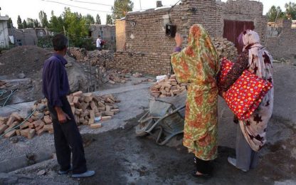 Terremoto in Iran: i morti sono almeno 300