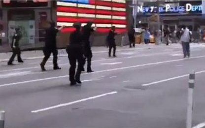 New York, la polizia uccide un uomo a Times Square