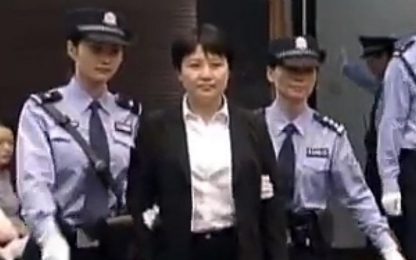 Cina, Gu Kailai condannata a morte. Ma la pena è sospesa
