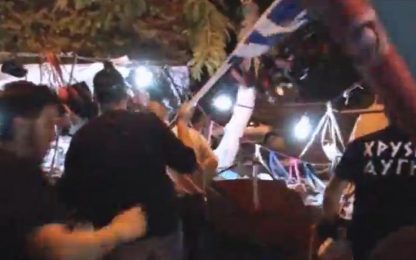 Grecia, raid razzista di Alba Dorata: coinvolti due deputati