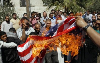 Rabbia islamica contro l'Occidente: scontri e vittime