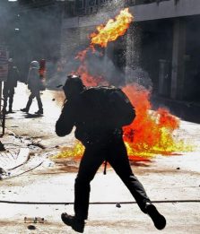 Grecia, sciopero anti-austerity: scontri in piazza ad Atene