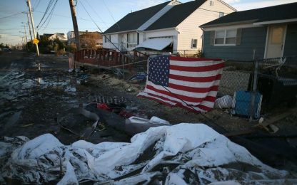Sandy, 98 morti. Obama: davanti uragano siamo solo americani