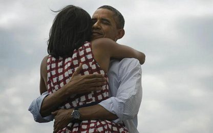 L'abbraccio degli Obama è la foto più ritwittata di sempre