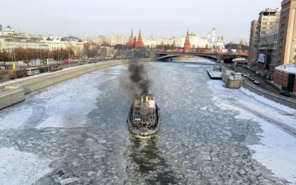 A Mosca gelo record. Regno Unito travolto dalle inondazioni