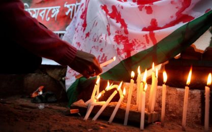 India, è morta la ragazza stuprata. Si temono nuovi scontri