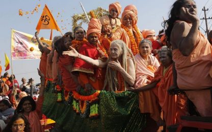 India: almeno 36 morti al raduno induista