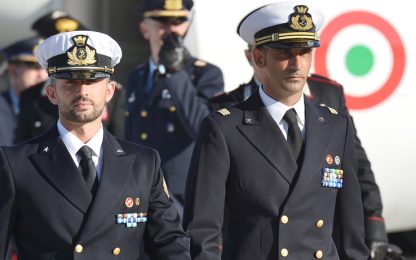 Marò, processo sospeso. L’Italia chiede il rientro immediato