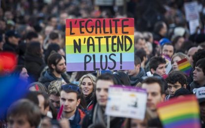 Francia: il Senato approva la legge sulle nozze gay