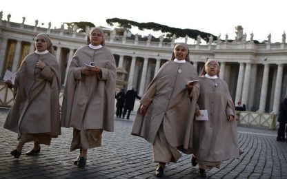 Papa Francesco alle suore: "Siate madri e non zitelle"