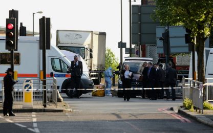Londra, soldato ucciso con machete. Forse atto terroristico