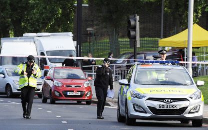 Soldato ucciso a colpi di mannaia, Londra è sotto shock
