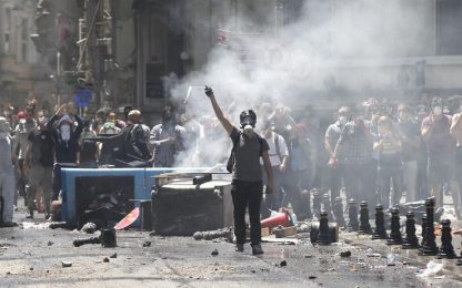 Turchia, violenti scontri a Istanbul. Centinaia i feriti
