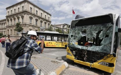 Turchia, salgono a 3 i morti. Autocritica del governo