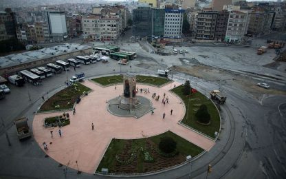 Turchia, sgomberato Gezi Park: idranti contro la folla