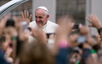 Il Papa: "Internet favorisce l’incontro, è un dono di Dio"
