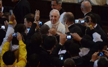 Papa Francesco: contro la protesta scegliere il dialogo