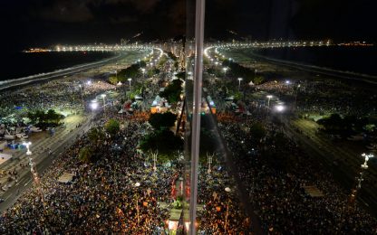 Copacabana, oltre 1 mln di giovani alla via Crucis del Papa