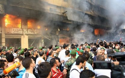 Beirut, esplode autobomba contro Hezbollah