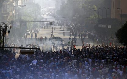 Egitto, fuoco sui manifestanti in strada: decine di vittime