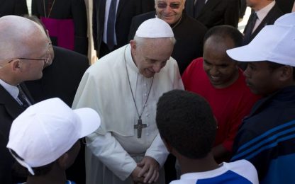 Immigrati, il Papa: "Il lavoro schiavo è moneta corrente"