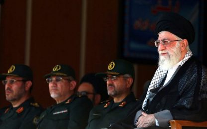 Iran, l'ayatollah Khamenei sostiene (con riserva) Rouhani