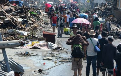 Filippine, Haiyan lascia migliaia di morti e sfollati