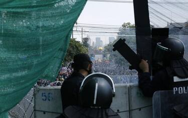 Thailandia, irruzione dei manifestanti. Premier in salvo
