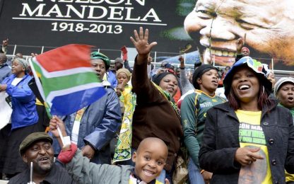 L'ultimo saluto a Mandela, Obama: "Un gigante della storia"