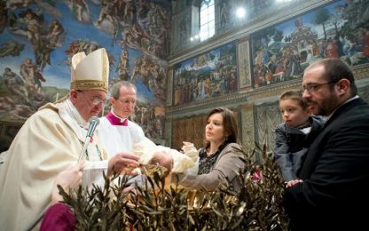 Bergoglio battezza 32 bambini e nomina 19 cardinali