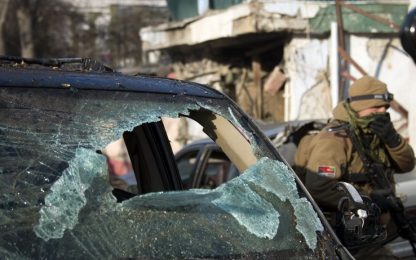 Kabul, attacco suicida in zona diplomatica: almeno 21 morti