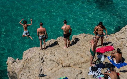 Ibiza: pericolo petrolio, le star si mobilitano sui social