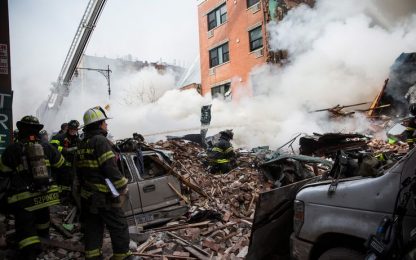 Paura a Manhattan, crollano due edifici: vittime e feriti