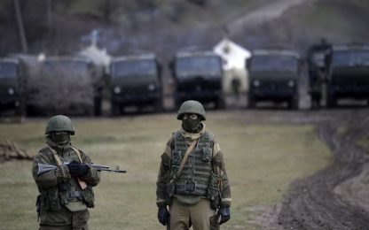 Crimea, ucciso soldato ucraino. Kiev reagisce: sì a uso armi