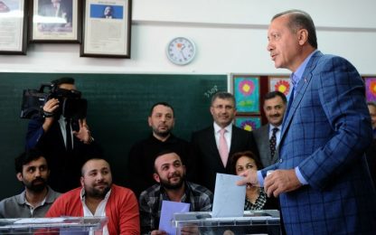Turchia, Erdogan vince amministrative: traditori pagheranno