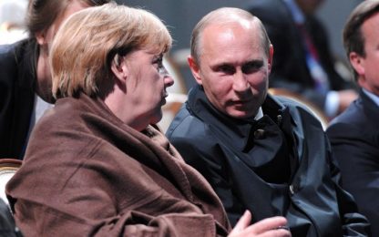 Ucraina, Merkel chiede aiuto a Putin per gli ostaggi Osce