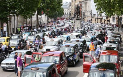Tassisti contro Uber, la protesta attraversa l'Europa