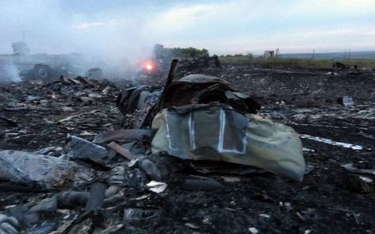 Ucraina, boeing malese "colpito da missile": 298 morti